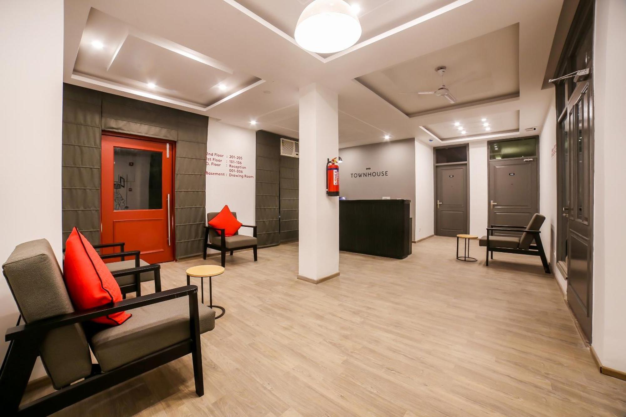 Townhouse 330 Dlf Phase-2 Near Leisure Valley Park Гургаон Екстериор снимка