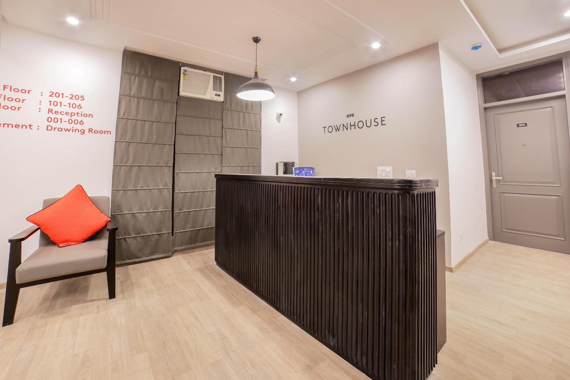 Townhouse 330 Dlf Phase-2 Near Leisure Valley Park Гургаон Екстериор снимка